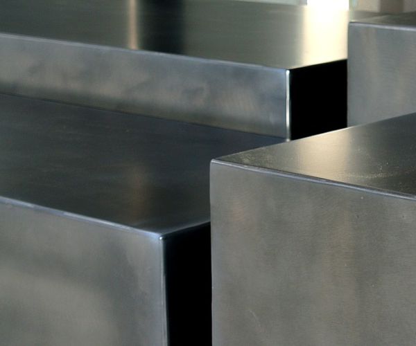 Cubes en acier finition patinée