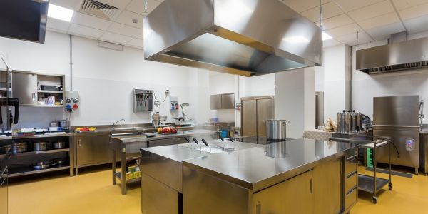 Cuisine inox professionnelle de restaurant