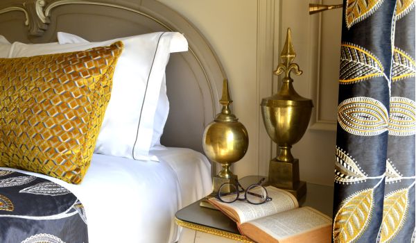 Réalisation de rideaux et linge de lit pour une chambre d'hotel  5 etoile