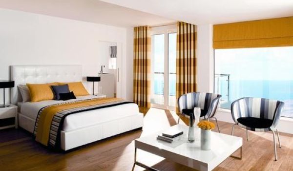 Fabrication et installation de rideuax, stores, jetee de lit, coussins, dans un hôtel 4  etoiles