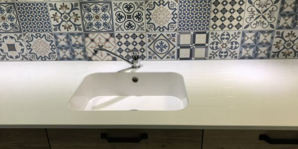 Plan vasque sur mesure avec cuve integree